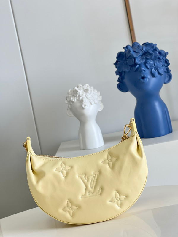 l0*is V*t0n over the moon