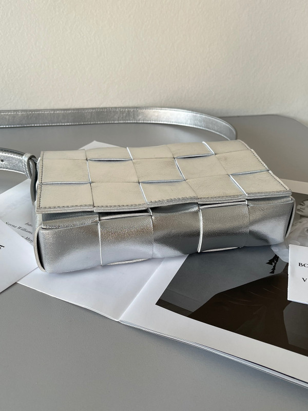 bo*te*ga Ve*ne*ta cassette