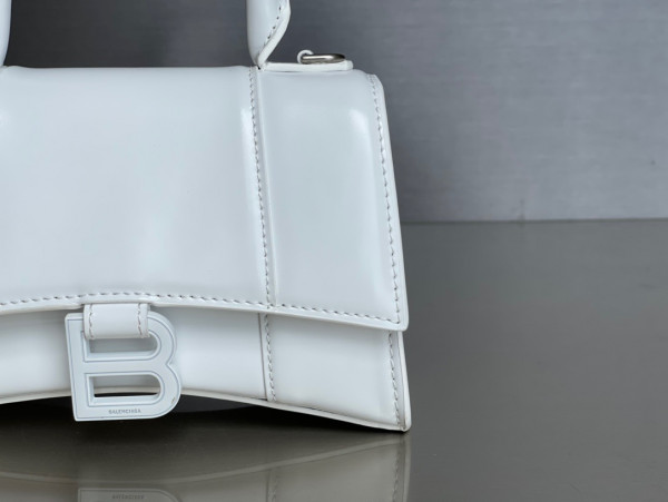 Ba*len*cia*ga hourglass