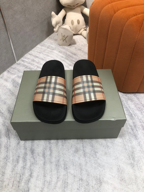 B**rry vintage check slides