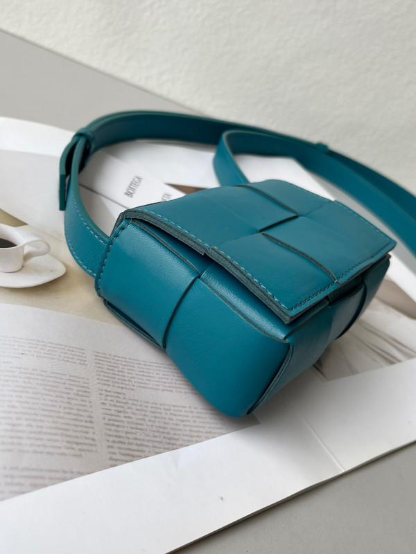 bo*te*ga Ve*ne*ta candy mini cassette-12*8*4cm