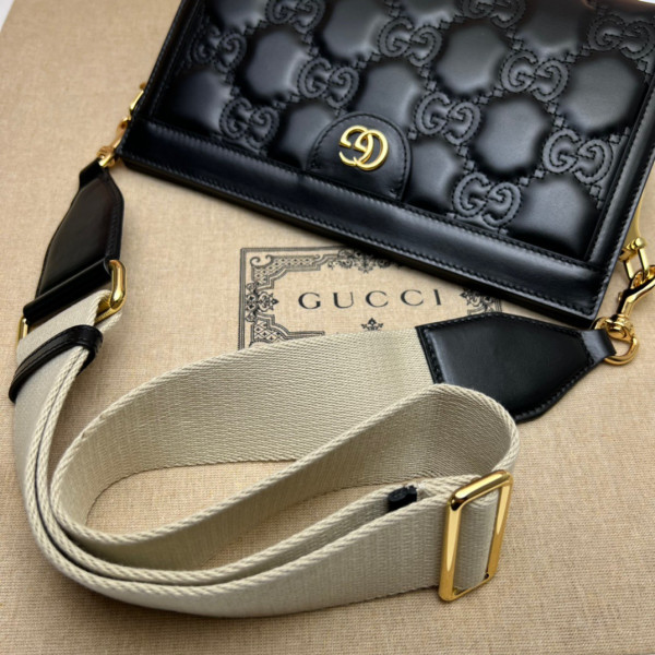 G*u*i gg matelassé leather shoulder bag