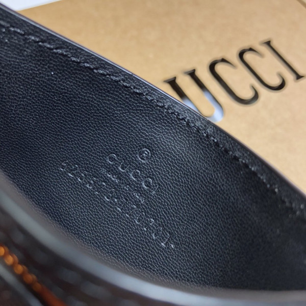 G*u*i off the grid card case