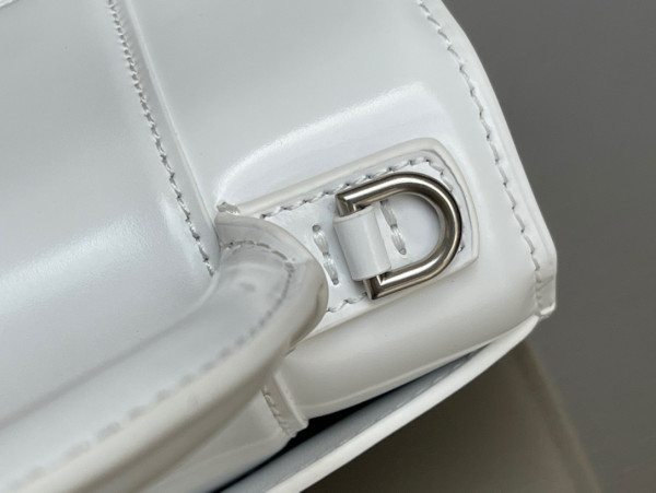 Ba*len*cia*ga hourglass