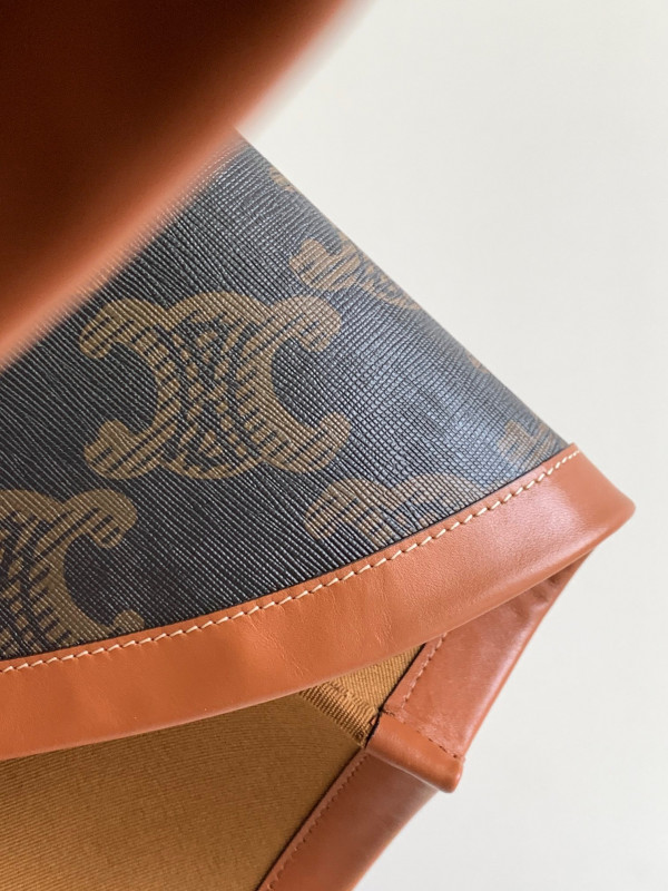 CELIN* MEDIUM COUFFIN CUIR TRIOMPHE