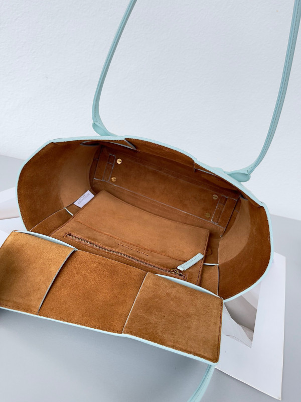 bo*te*ga Ve*ne*ta arco