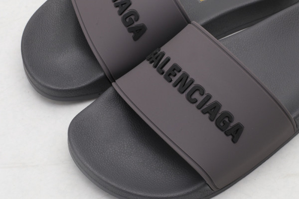 Ba*len*cia*ga pool slide sandal