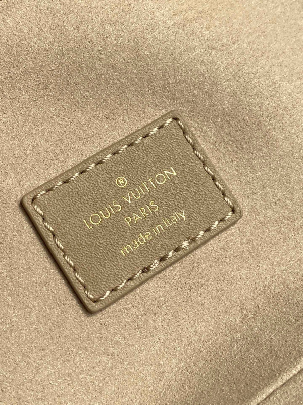 l0*is V*t0n vanity pm