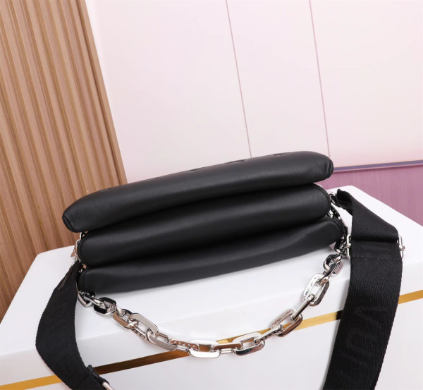 l0*is V*t0n coussin pm