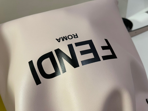 F**di pack medium pouch