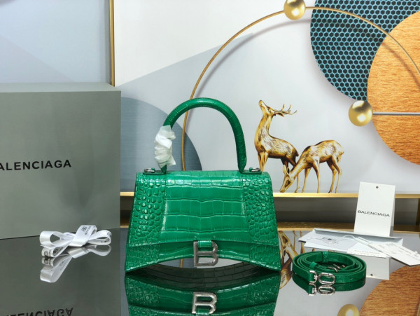 Ba*len*cia*ga hourglass