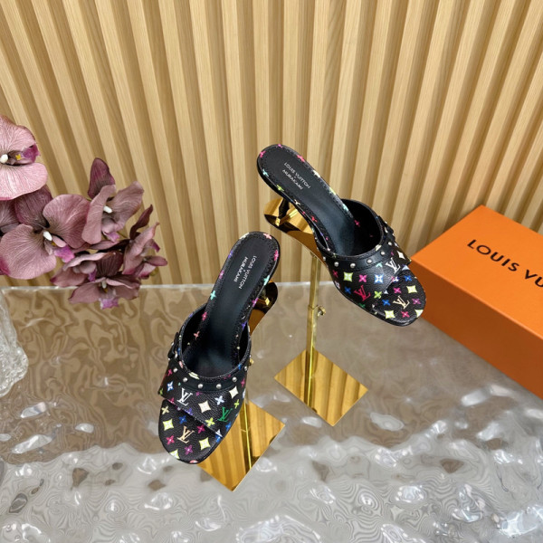 l0*is V*t0n slippers