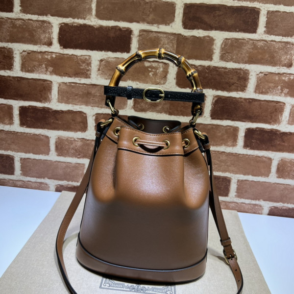 G*u*i diana small bucket bag