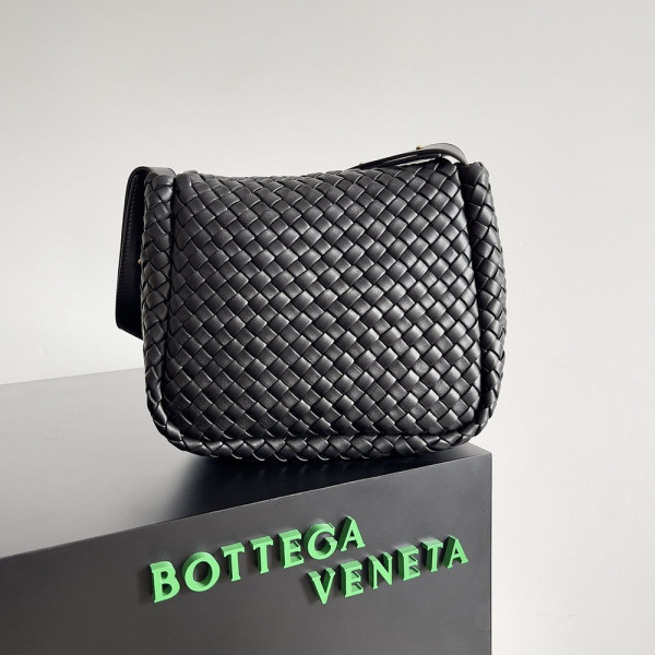 bo*te*ga Ve*ne*ta small cobble shoulder bag