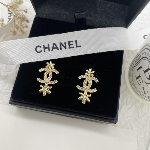 CL EARRINGS