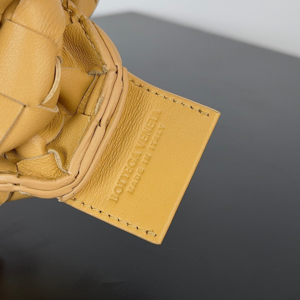 bo*te*ga Ve*ne*ta mini sardine top handle bag