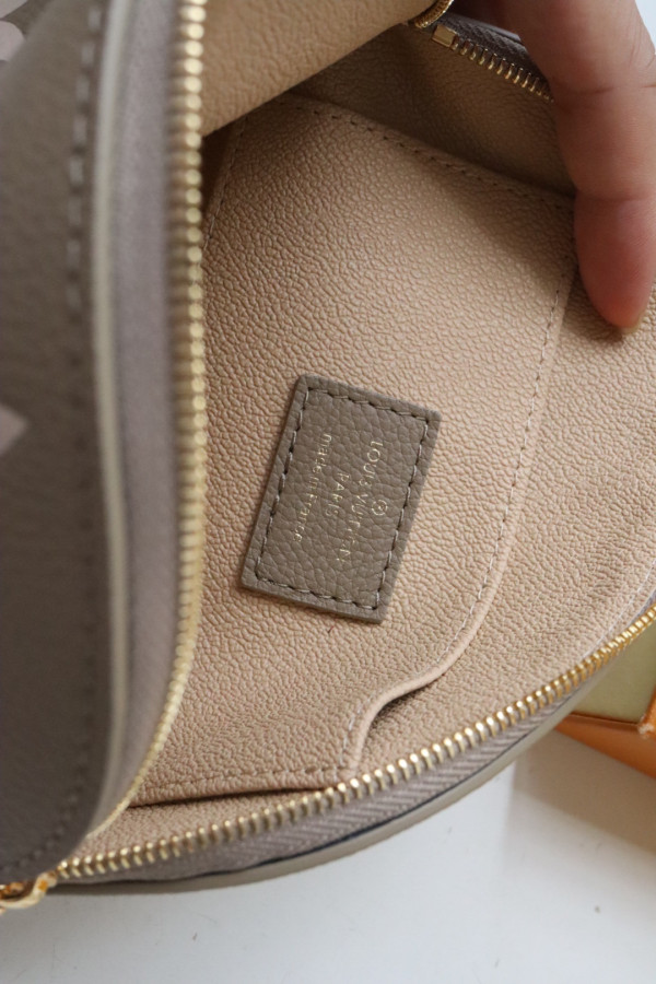 l0*is V*t0n cosmetic pouch pm-19*12*6cm