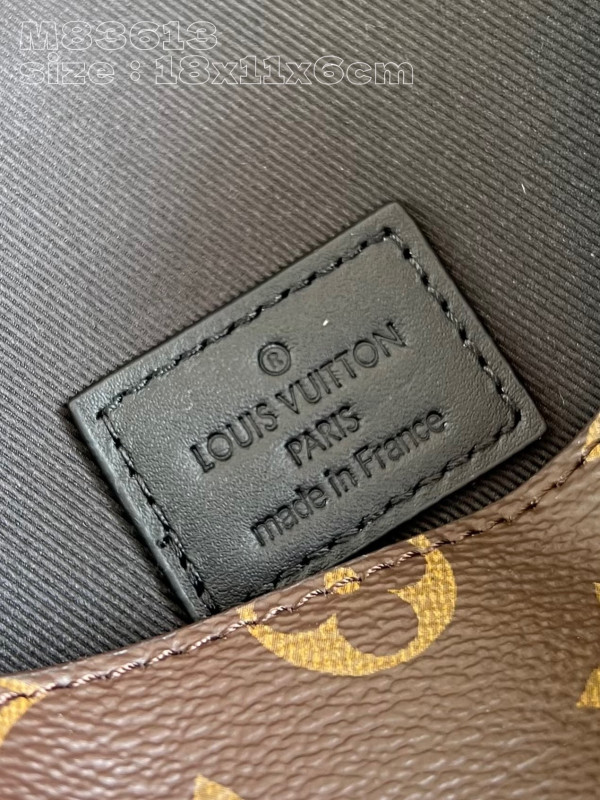 l0*is V*t0n steamer wearable wallet-18*11*6.5cm