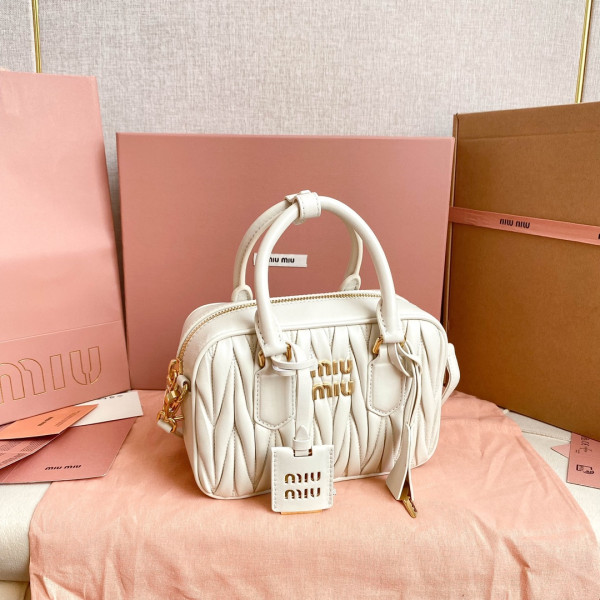 M*um*u arcadie matelassé nappa leather bag-19*13*6cm