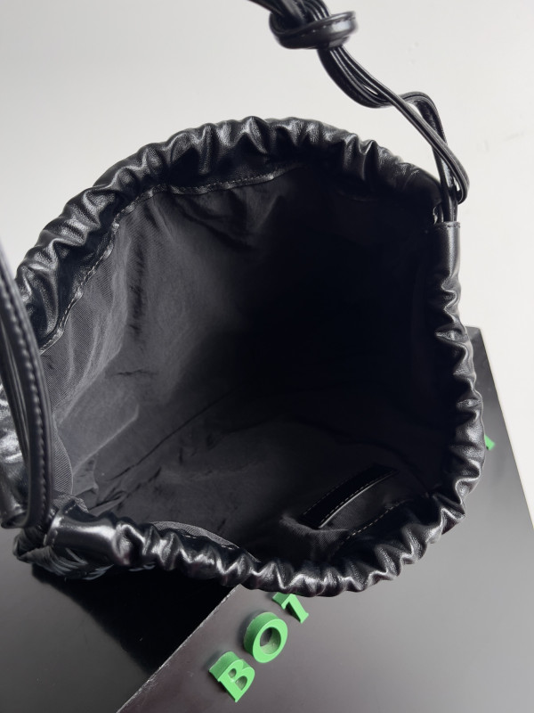 bo*te*ga Ve*ne*ta medium dustbag