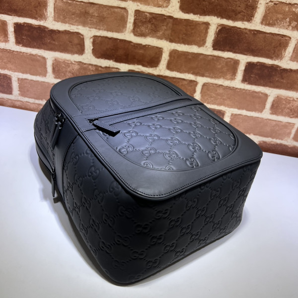 G*u*i small backpack