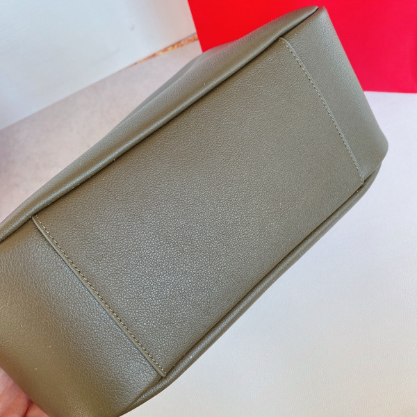 Y*L le 5 À 7 large soft hobo bag - 30x31x13cm